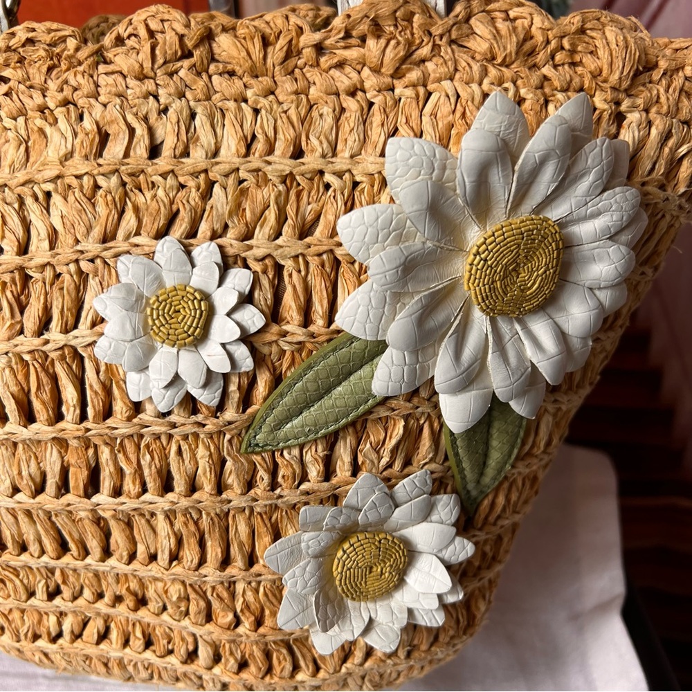 Brighton Straw Shoulder Bag with White & Yellow Daisy Appliqués - Picture 5 of 16